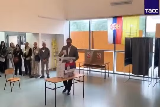Cử tri Serbia đi bỏ phiếu trong cuộc bầu cử có ý nghĩa bước ngoặt
