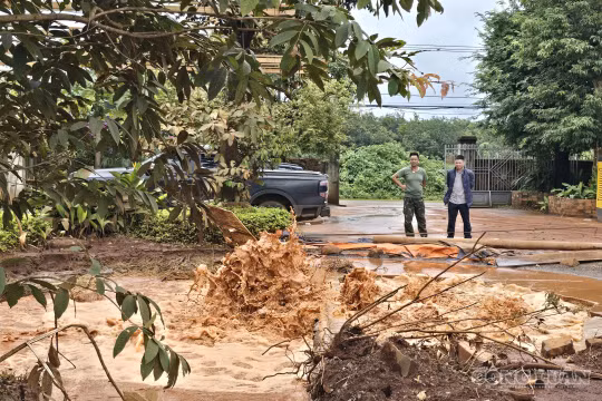Gia Lai: Cảnh báo nguy hiểm, mất an toàn từ giếng khoan phun khí và nước, người dân không lại gần 