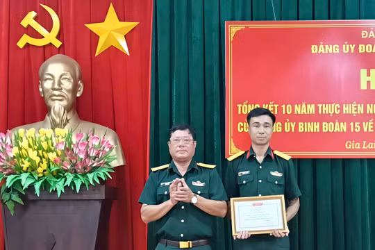Gia Lai: Khen thưởng Thiếu tá dũng cảm lao xuống dòng nước xiết cứu em nhỏ bị nạn