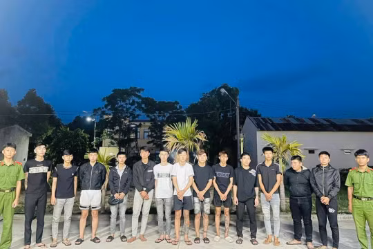 Gia Lai: Tạm giữ hình sự 13 đối tượng tụ tập dùng dao phóng lợn đuổi đánh nhau trong đêm