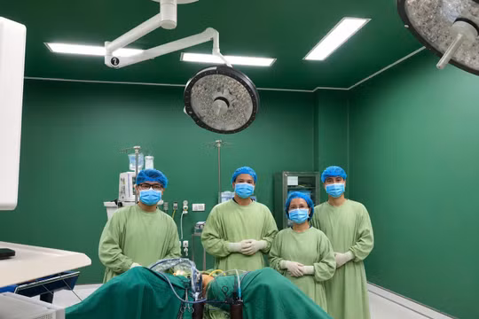 Gia Lai: Phẫu thuật lấy vòng tránh thai nằm trong bàng quang bệnh nhân U60 suốt 29 năm