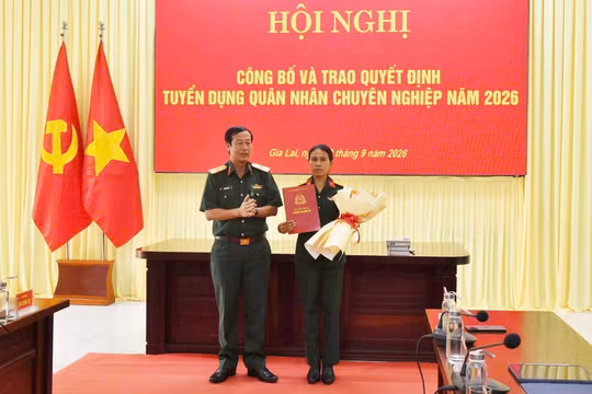 Gia Lai: Tuyển dụng vợ chiến sĩ cứu 2 người dân khỏi điện giật vào quân đội