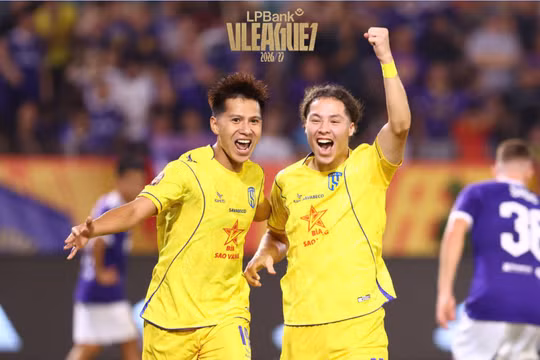 Hà Nội FC thua sốc Sông Lam Nghệ An 1-4 ngay tại Hàng Đẫy