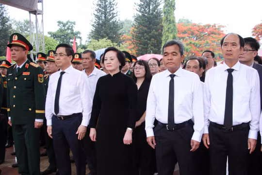 Phó Thủ tướng Phạm Thị Thanh Trà dự lễ khai quật, tìm kiếm hài cốt liệt sỹ tại Quảng Ngãi