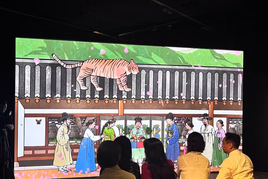 Tranh dân gian Hàn Quốc sống động qua nghệ thuật số tại triển lãm ‘Muôn loài quanh ta’