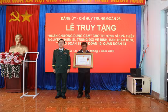 Gia Lai: Truy tặng Huân chương Dũng cảm cho chiến sĩ trẻ quên mình cứu 2 người
