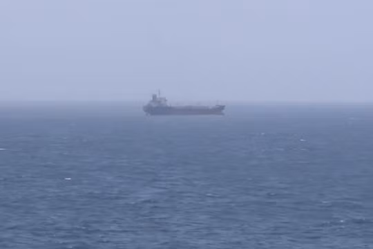 Tàu chở hàng bị phá hủy ngoài khơi Yemen, Biển Đỏ lại 'dậy sóng'