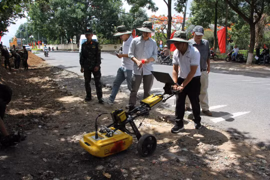 Quảng Ngãi: Ứng dụng radar xuyên đất tìm dấu vết mộ liệt sỹ tập thể