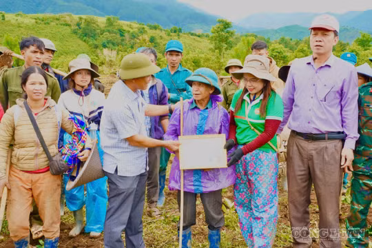 Quảng Ngãi: Xã vùng khó hiện thực hóa 45 điều ước của người có công bằng những việc làm thiết thực