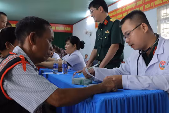 Gia Lai: Hơn 300 người dân 3 xã biên giới được khám bệnh và cấp thuốc miễn phí