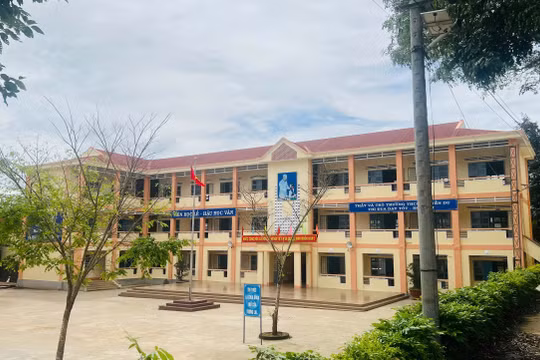 Hiện chính quyền địa phương đã chỉ đạo làm rõ khoản thu 3 triệu đồng ghi “quỹ trường” tại Trường THCS Nguyễn Du. Ảnh Trần Hiền