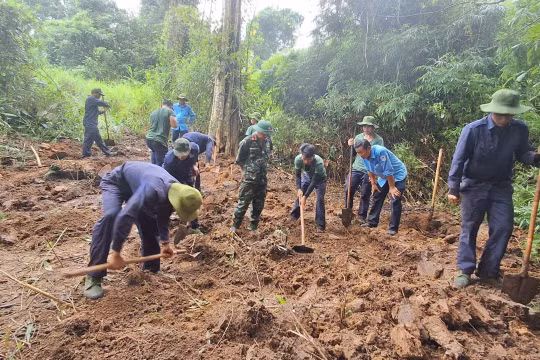 Gia Lai: Phát hiện, quy tập 2 hài cốt liệt sĩ trong vườn nhà dân