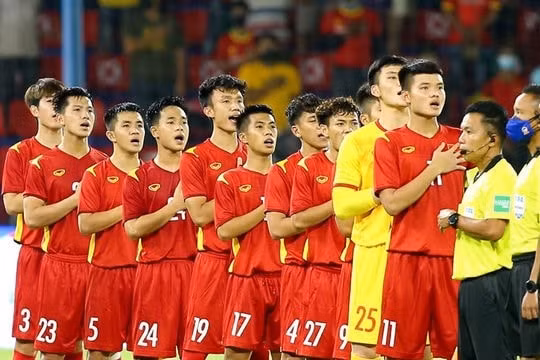 chu tich nuoc nguyen xuan phuc thu tuong pham minh chinh chuc mung doi tuyen u23 viet nam hinh 1