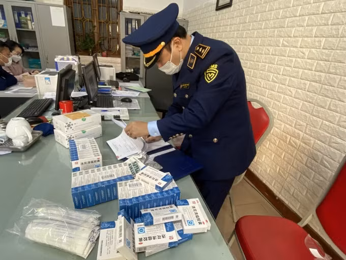 hai duong thu giu gan 1000 vien thuoc dieu tri covid 19 khong ro nguon goc xuat xu hinh 1