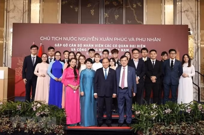 chu tich nuoc nguyen xuan phuc gap go cong dong nguoi viet tai singapore hinh 2