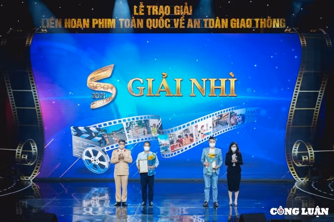 trao giai lien hoan phim toan quoc ve an toan giao thong nam 2021 hinh 3
