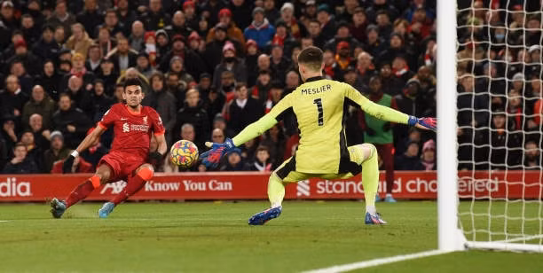 vui dap leeds 6 0 liverpool chi con kem man city 3 diem hinh 1