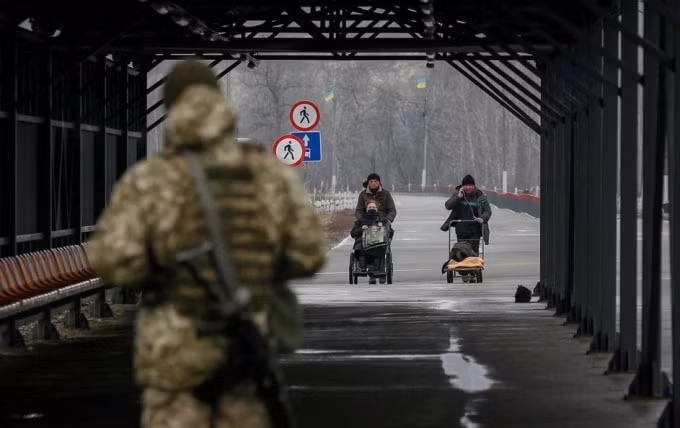ukraine ban bo tinh trang khan cap phe ly khai yeu cau nga giup do hinh 1