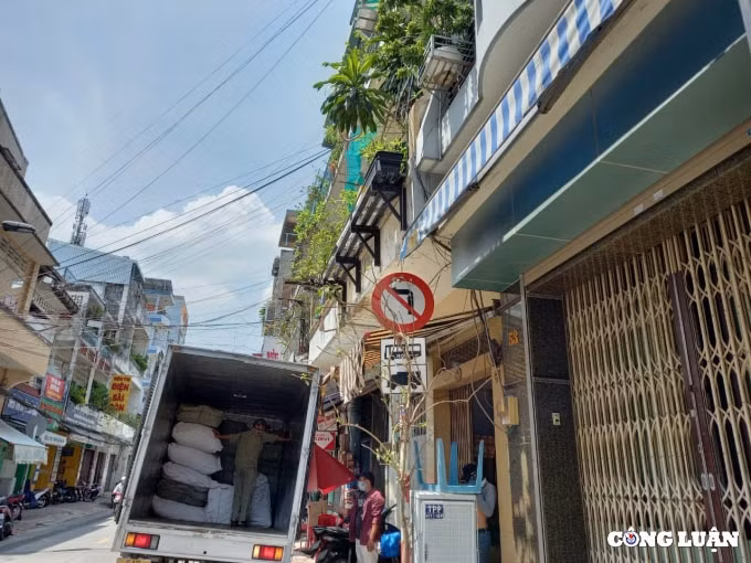 muon kieu bien bao giao thong danh do nguoi di duong o tp hcm hinh 8