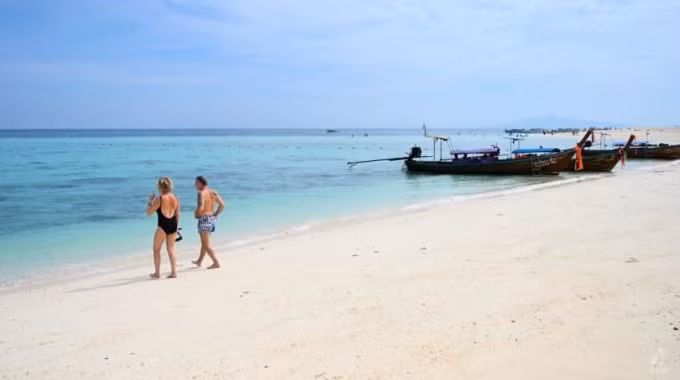thai lan giam bot yeu cau covid 19 cho du khach quoc te hinh 1