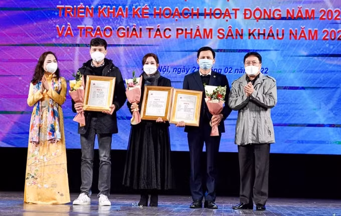 hoi nghe si san khau viet nam trao 31 giai thuong san khau nam 2021 hinh 3