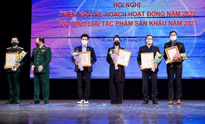 hoi nghe si san khau viet nam trao 31 giai thuong san khau nam 2021 hinh 2