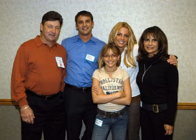 britney spears duoc tra 15 trieu usd de ra mat hoi ky hinh 2