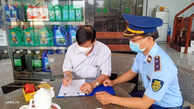 dong cua gam hang nhieu cua hang xang dau bi tuoc giay phep hinh 1