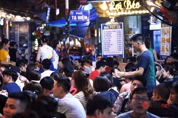 Tập trung đông người tại vùng dịch bị phạt tới 40 triệu đồng. Ảnh minh họa.