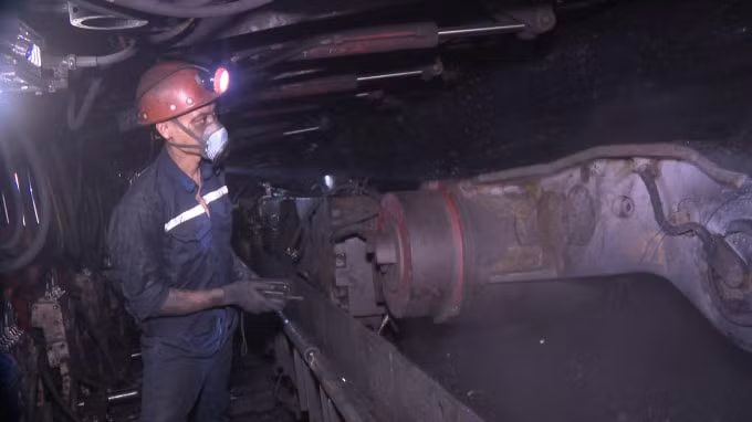 Ngành khai thác Than có đóng góp lớn cho GDP 9 tháng của tỉnh Quảng Ninh. Khai thác than tại Công ty than Mông Dương. Ảnh: Vinacomin.