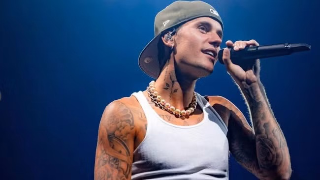 justin bieber khoi chung liet nua mat tiep tuc luu dien vong quanh the gioi hinh 2