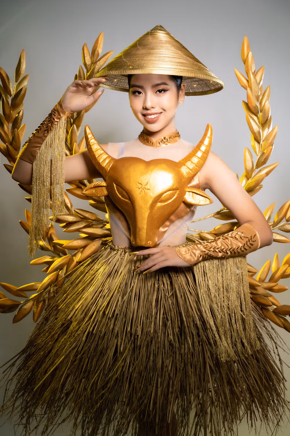 ngo ngoc gia han mang quoc phuc hat vang cua ntk nhat thuc den an do hinh 2