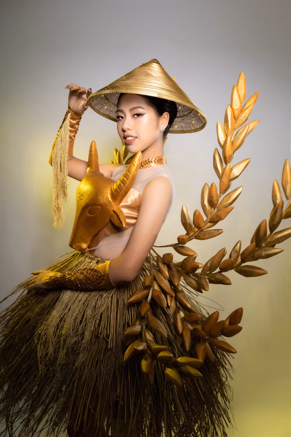 ngo ngoc gia han mang quoc phuc hat vang cua ntk nhat thuc den an do hinh 3