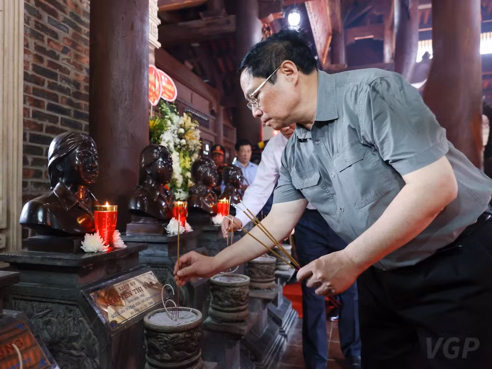 thu tuong pham minh chinh dang huong tuong niem chu tich ho chi minh tri an anh hung liet si hinh 5