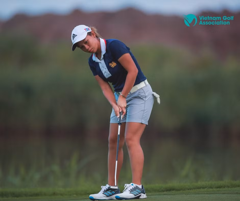 golfer nguyen anh minh the hien ban linh trong ngay dau 2 tai vao 2022 tranh cup t99 hinh 2