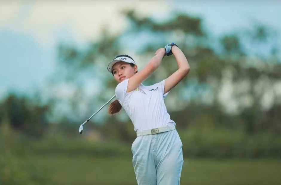 golfer nguyen anh minh the hien ban linh trong ngay dau 2 tai vao 2022 tranh cup t99 hinh 6