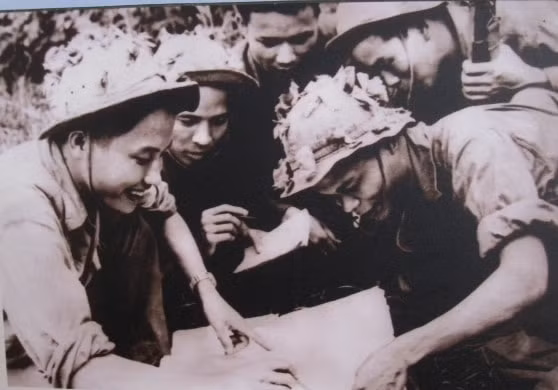 bai 1 quyet dinh no sung truoc gio g trong chien dich nam 1972 hinh 2