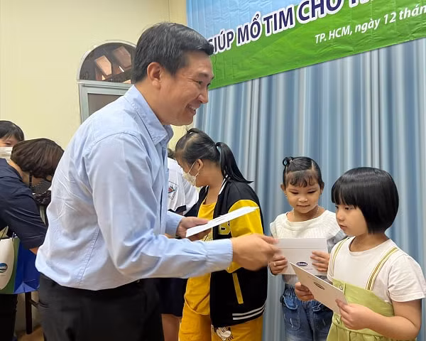 vinamilk tiep tuc ung ho hoi bao tro benh nhan ngheo tphcm 500 trieu dong cho cac benh nhi ngheo mo tim nam 2022 hinh 2