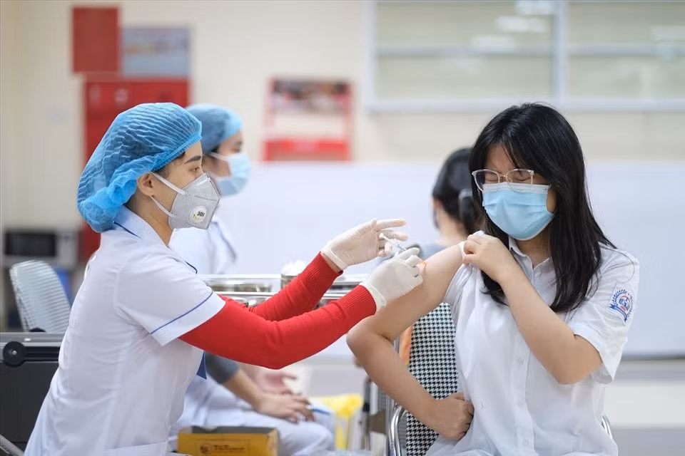 tiem vaccine la bien phap hieu qua nhat co y nghia chien luoc trong phong chong dich benh hinh 1