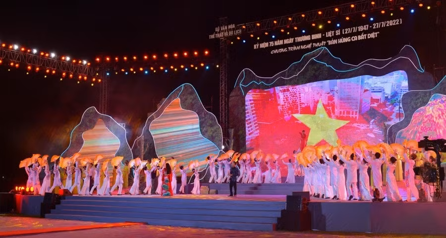 chuong trinh nghe thuat ban hung ca bat diet tri an cac anh hung liet si bang am nhac bang tinh yeu hinh 1