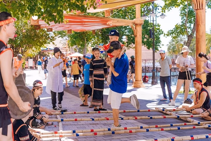 nhung gam mau le hoi tay nguyen khuay dong mua he vinwonders nam hoi an hinh 5