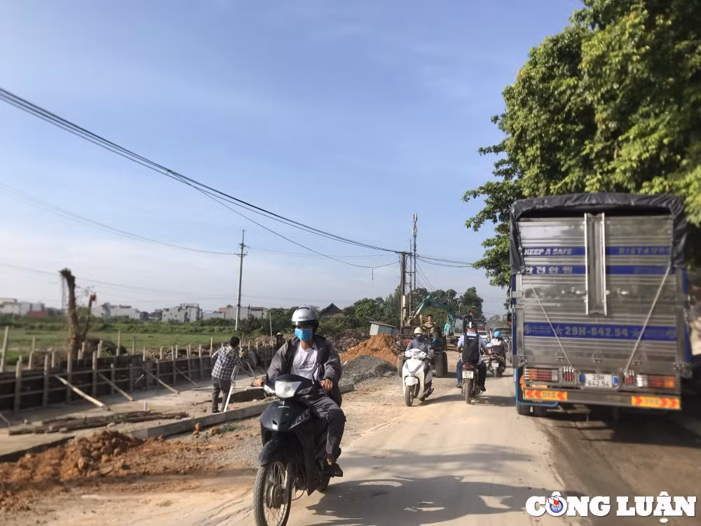 duong giao thong tram ty thanh cai bay voi nguoi di duong hinh 7