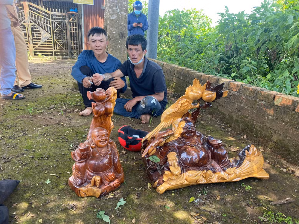 gia lai canh sat giao thong bat giu 2 doi tuong trom cap hinh 1
