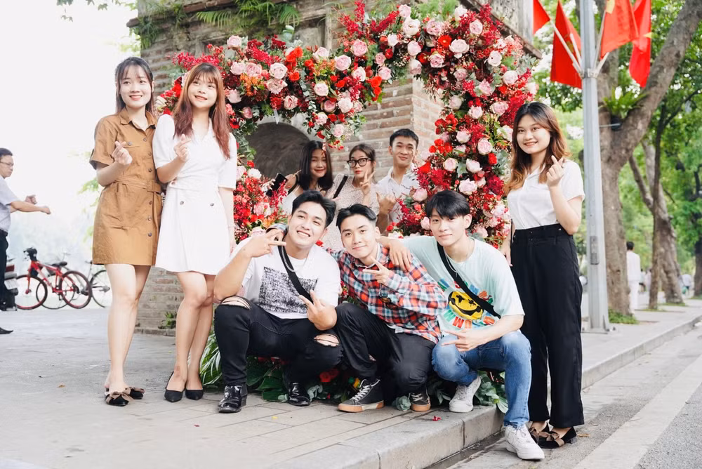 hang tram nghin hoa sen no khap pho ha noi khong the an tuong hon trong mua le vu lan hinh 6
