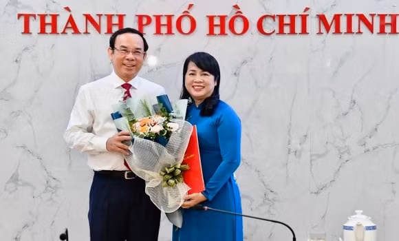 tp hcm dieu dong ba to thi bich chau lam bi thu quan uy quan 1 hinh 2