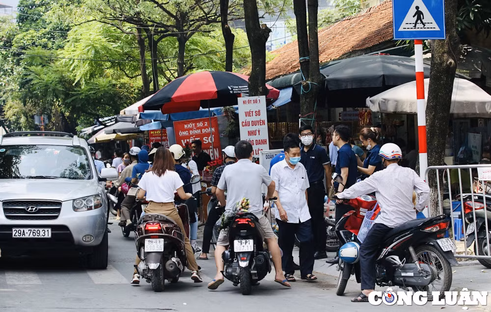 ngoi chua cau duyen noi tieng ha noi tap nap ngay dau thang 7 hinh 3