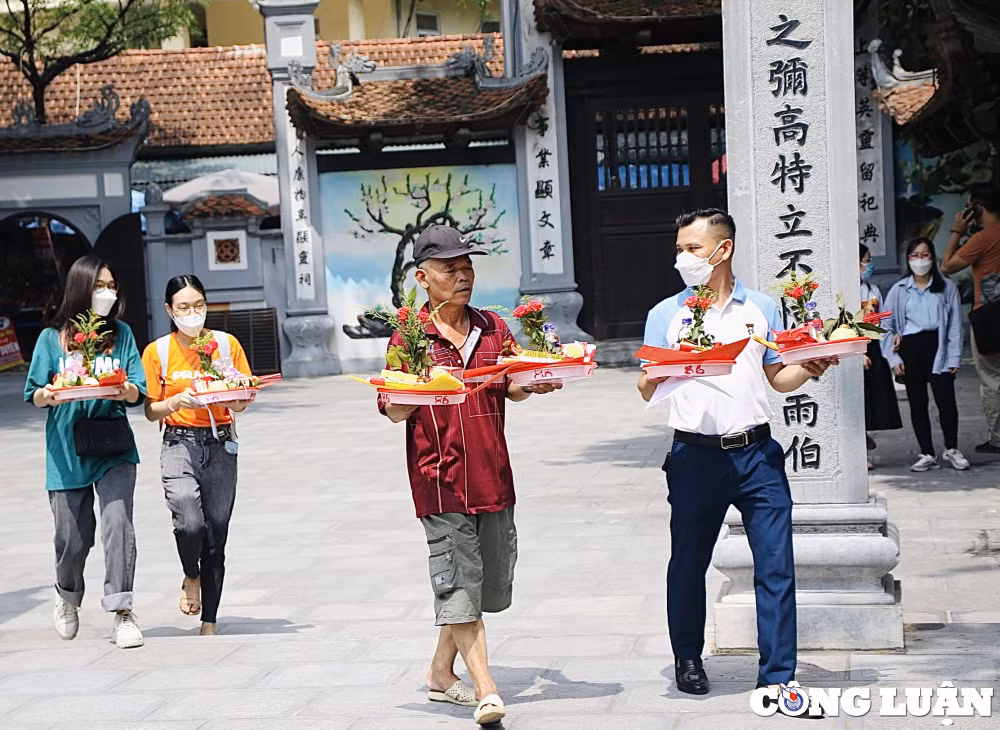 ngoi chua cau duyen noi tieng ha noi tap nap ngay dau thang 7 hinh 12