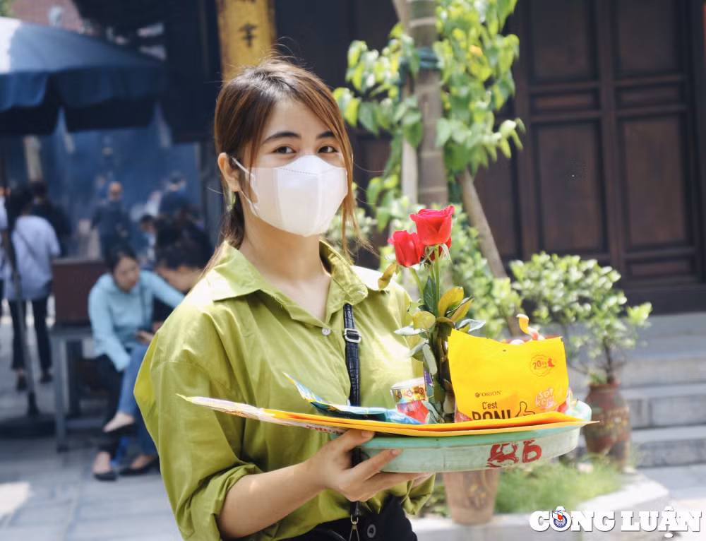 ngoi chua cau duyen noi tieng ha noi tap nap ngay dau thang 7 hinh 9