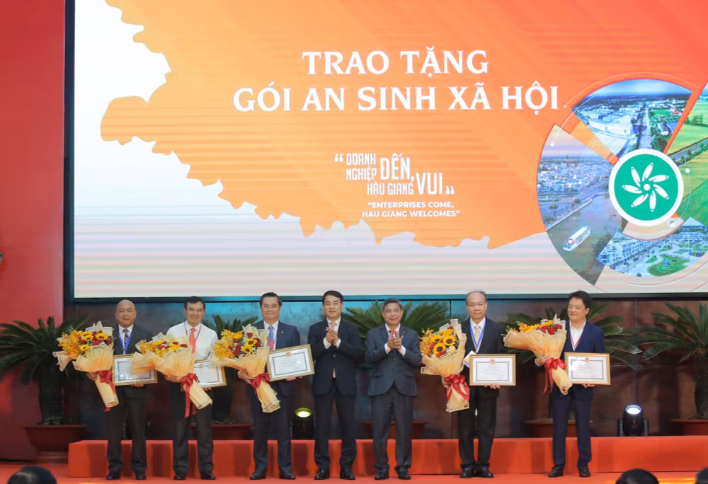 pv gas tiep tuc chuong trinh xay dung truong hoc tai tinh hau giang hinh 2