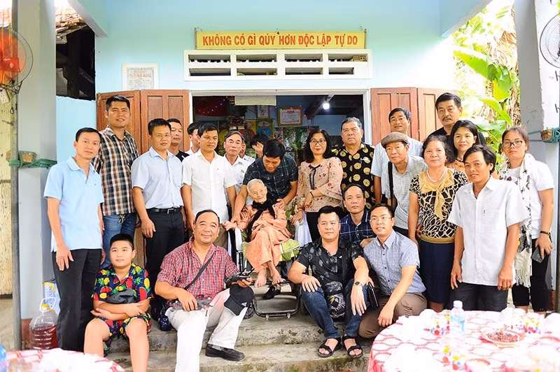 chuyen phung duong ba me viet nam anh hung cua nguoi lam bao quang ninh hinh 1